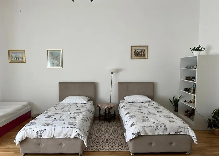 The Best Location Salon Apartment With Main Street View